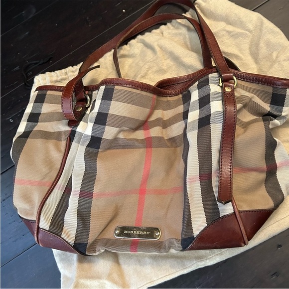 Authentic Burberry Canterbury Tote Bag - Picture 2 of 6